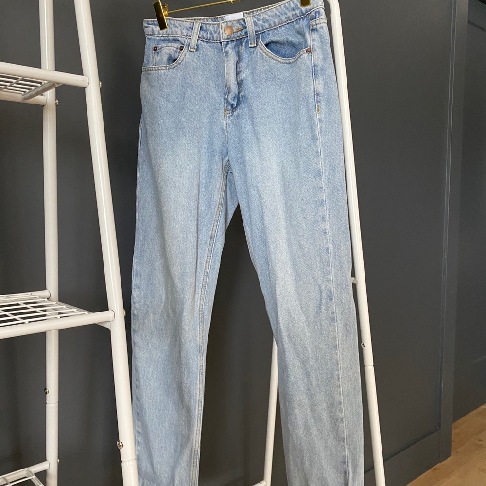 Light wash mom jeans